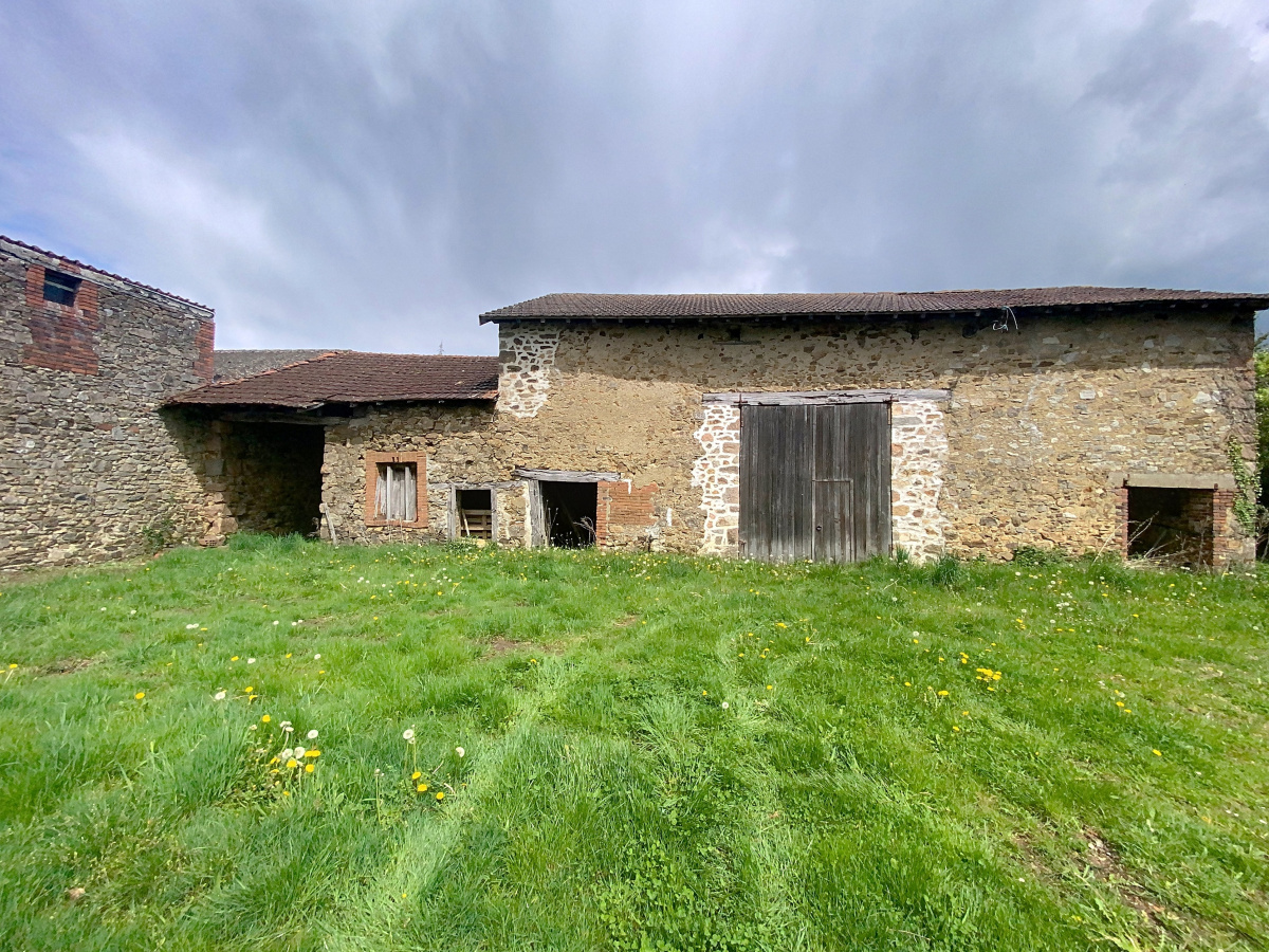 Grange à rénover à Jourgnac sur 1000 m² de terrain